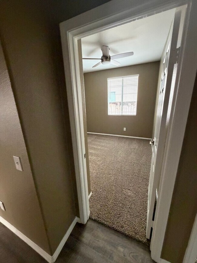 Building Photo - Beautiful Renovated Home Ready for move in!