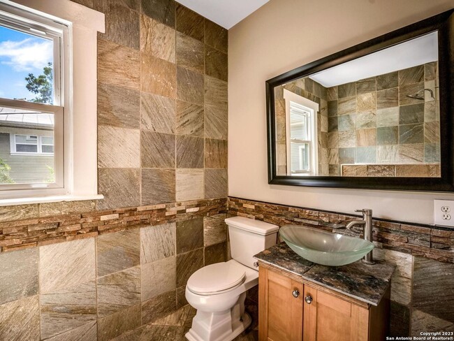 Building Photo - 132 Perry Ct