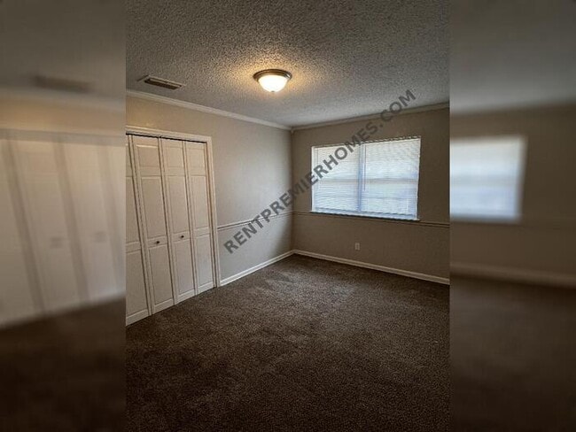 Building Photo - 6713 Navajo Trail