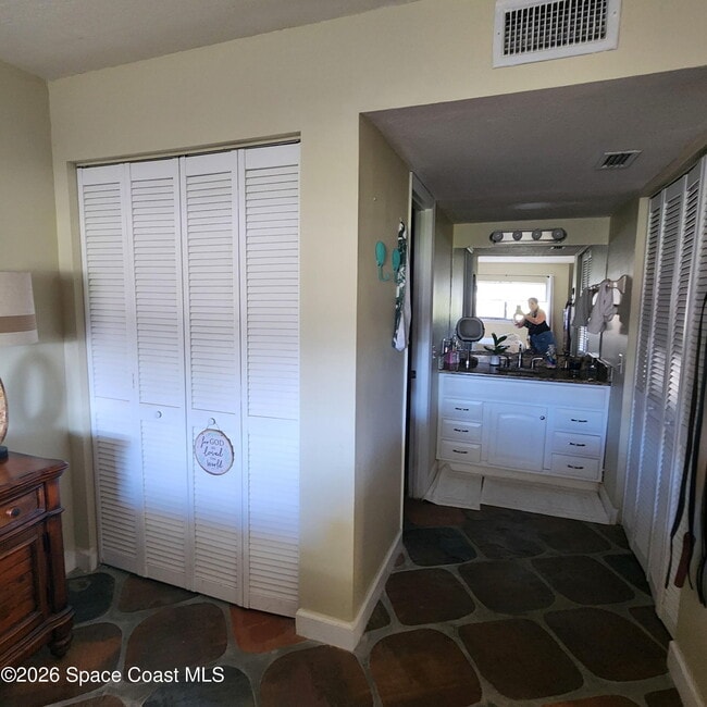 Building Photo - 1145 N Shannon Ave