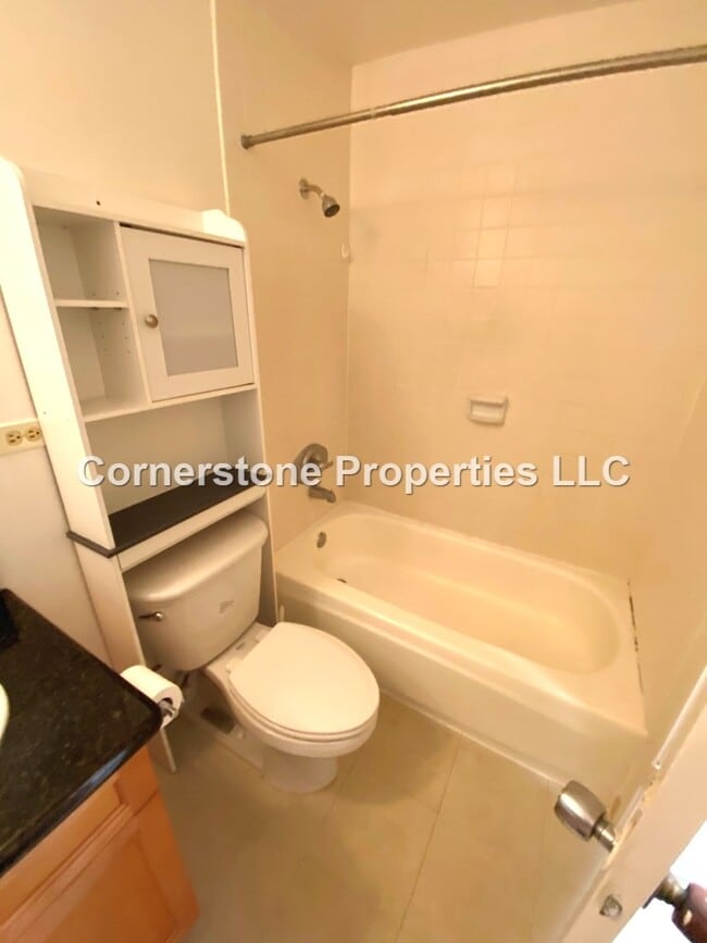 Building Photo - 3045 Ala Napuaa Pl