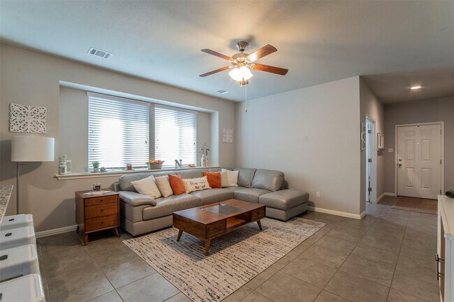 Building Photo - 352 S Brook Dr