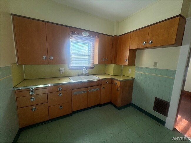 Building Photo - 2239 Willow Ave