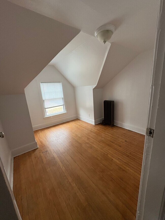 Building Photo - 118 College Pl