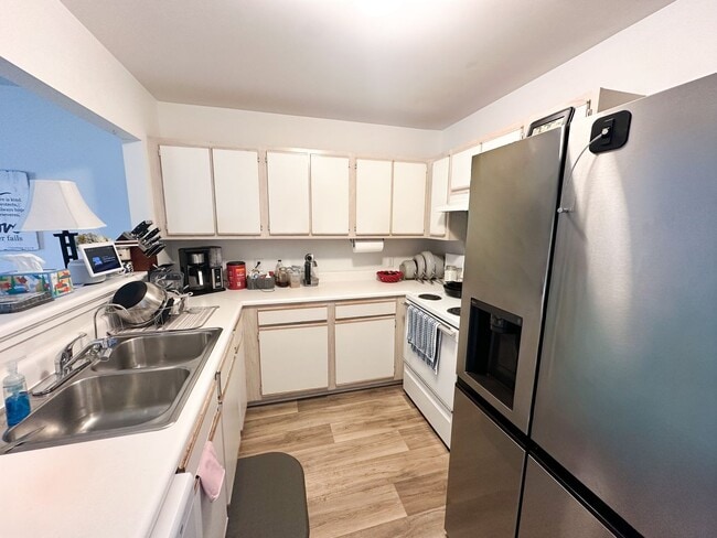 Building Photo - Comfortable and Convenient 3 Bedroom Townhome in Wilmington, NC