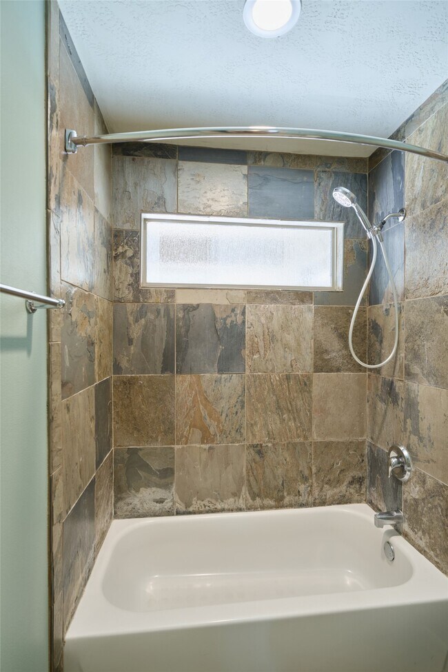 Building Photo - 13613 Vail Dr