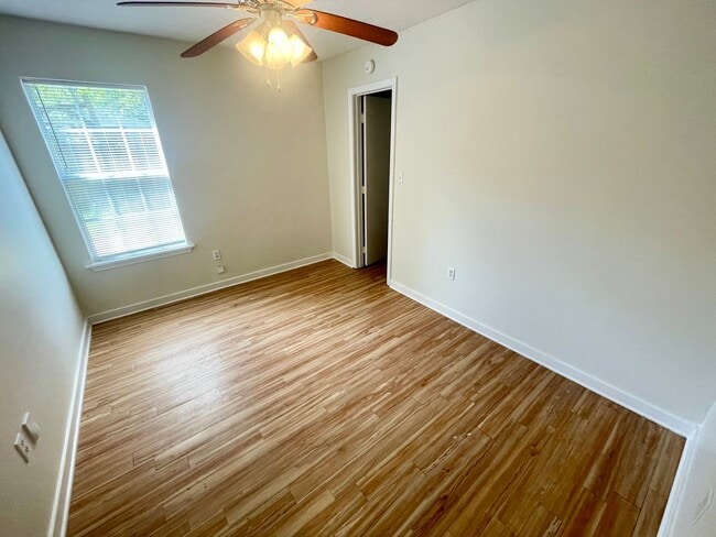 Building Photo - 3/2 For Rent in Madison! *MOVE IN SPECIAL*