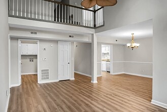 Building Photo - Spacious, Newly Renovated Villa Overlookin...