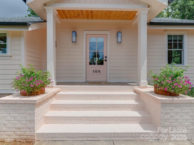 Building Photo - 508 Seldon Dr