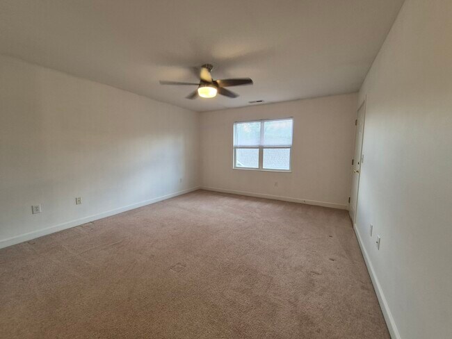Building Photo - 207 Olde Covington Way
