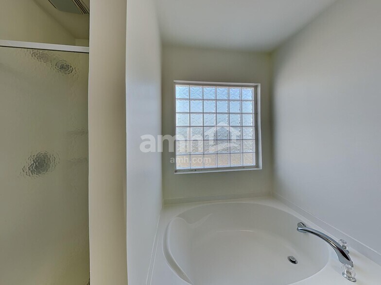 Building Photo - 1018 Skillbeck Rd