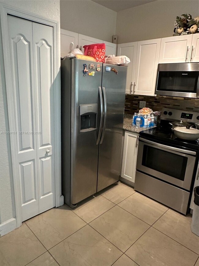 Building Photo - 2551 SE 16th Terrace