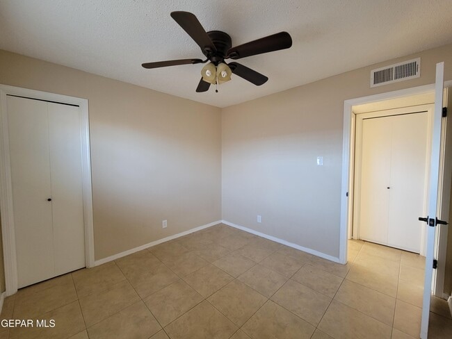 Building Photo - 305 Garden Grove Ln