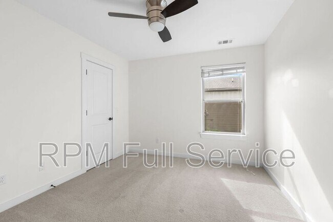 Building Photo - 537 Eastboro Dr