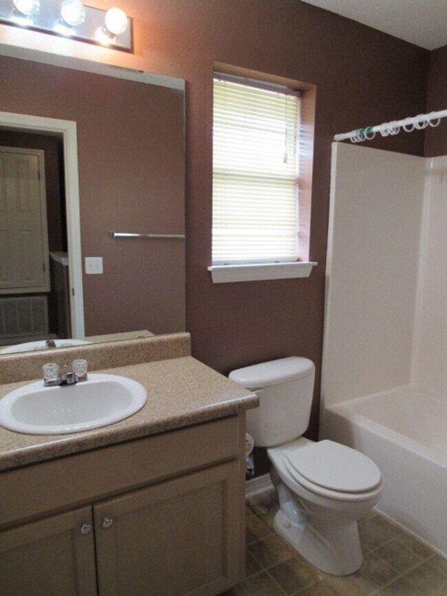 Building Photo - Centrally located with easy access to base...