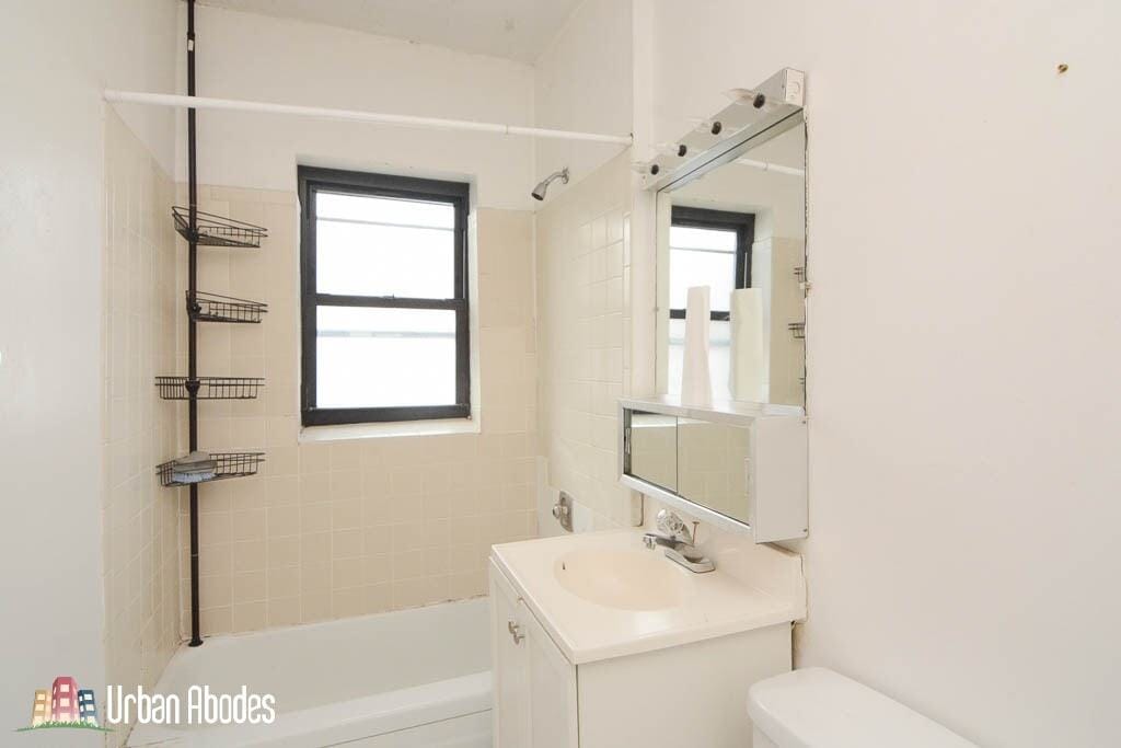 Building Photo - 3009 N Racine Ave