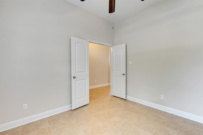 Building Photo - 3215 Honey Peach Way