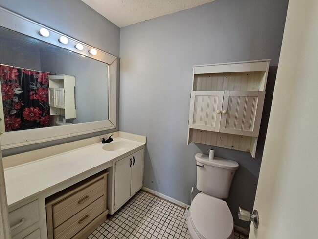 Building Photo - Courtyard II