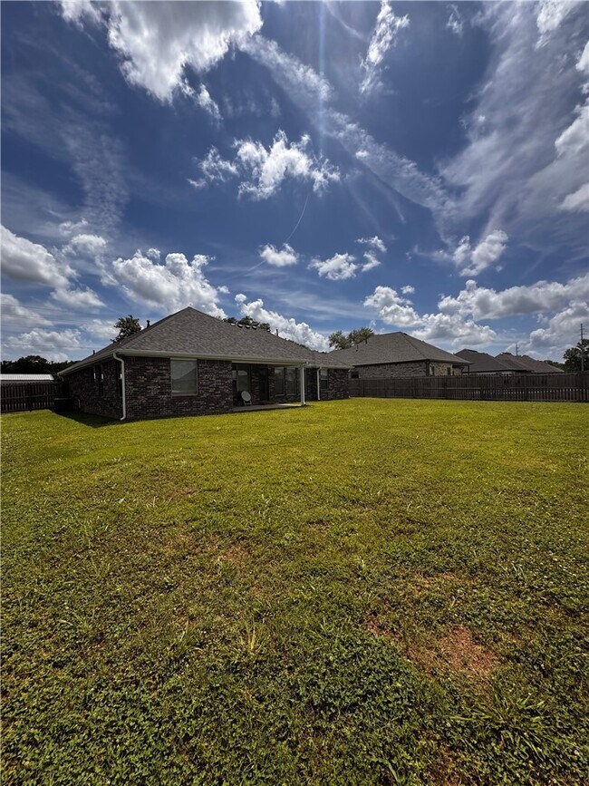 Building Photo - 903 Lawlis Rd