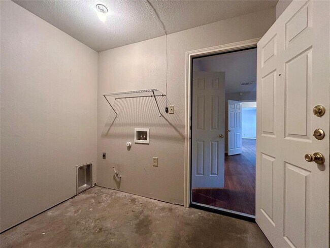 Building Photo - 9304 Kempler Dr