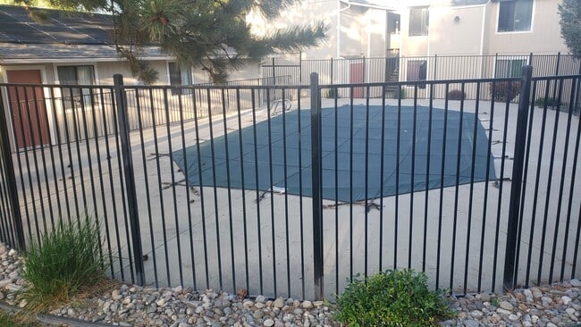 Building Photo - NEWLY REMODELED CONDO - 1 BED/1 BATH UPSTA...