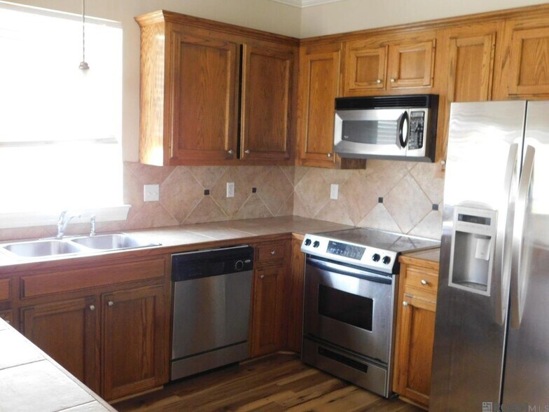 Building Photo - 11182 River Highlands Dr