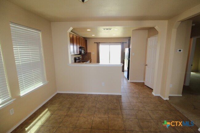 Building Photo - 304 W Gemini Ln