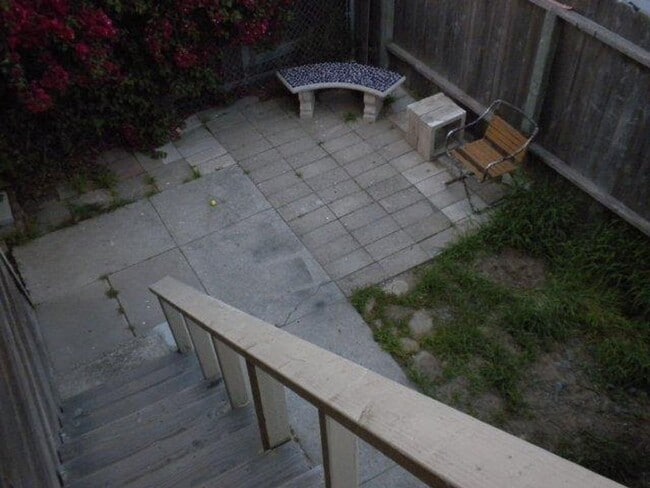 Building Photo - Silver Strand Beach - One bedroom, one bath upstairs bungalow