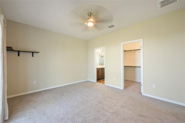 Building Photo - 448 Triumph Rd