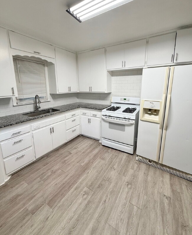 Building Photo - Charming 3-Bedroom Home with Bonus Room in...