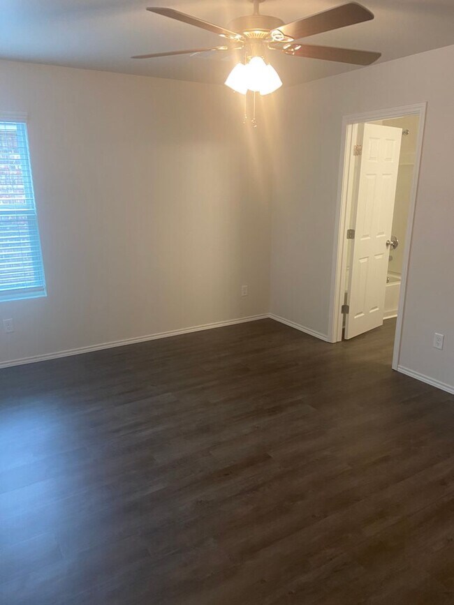 Building Photo - Move-In Ready! Charming 3-Bedroom, 2-Bath Home in Shadow Valley