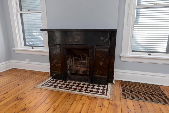 Building Photo - 281 Reinhard Ave