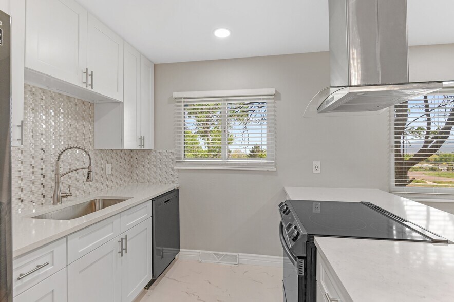 Building Photo - 12992 W Jewell Cir