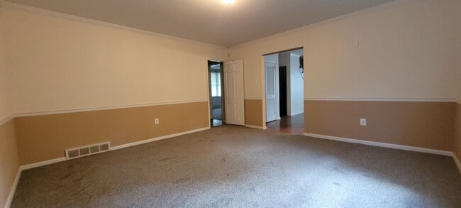 Building Photo - Spacious 3 bedroom 2.5 bathroom home in Ha...