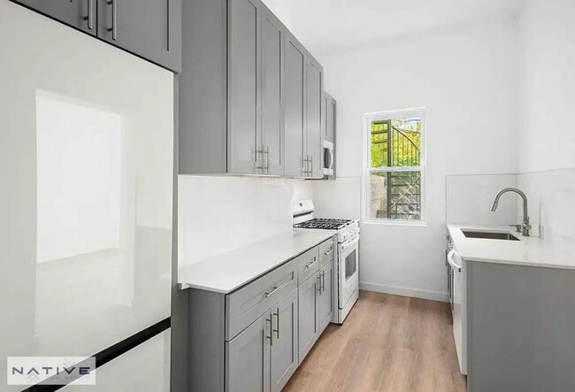 Building Photo - 1 bedroom in BROOKLYN NY 11222