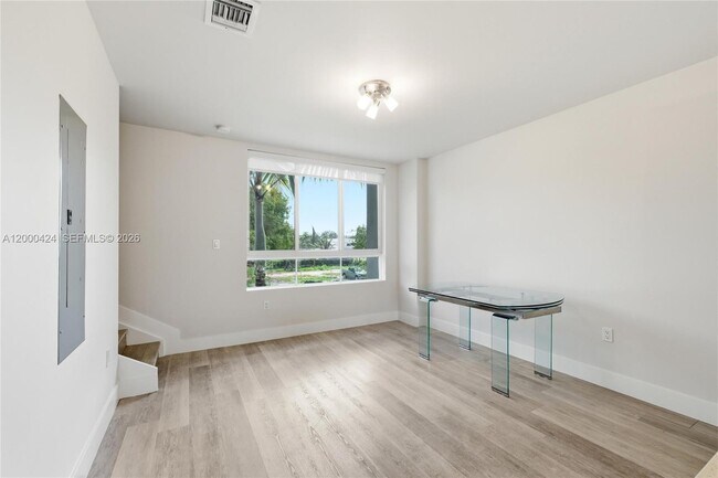 Building Photo - 2505 NE 193rd St