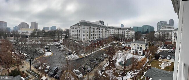 Building Photo - 1641 International Dr