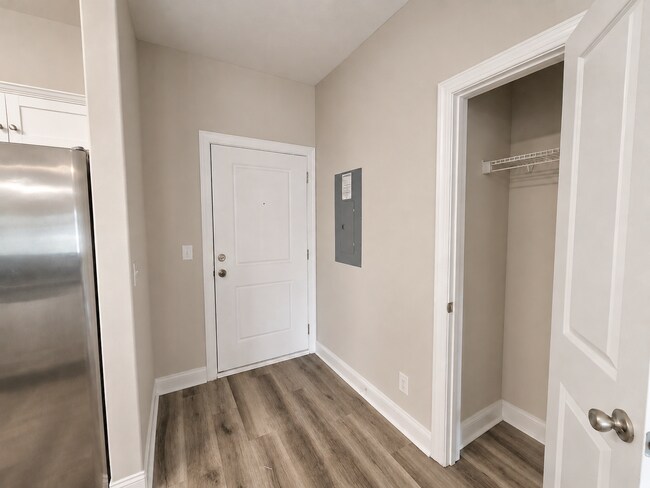 Building Photo - Your Perfect 2-Bedroom Retreat Awaits in Kiskadee Parke