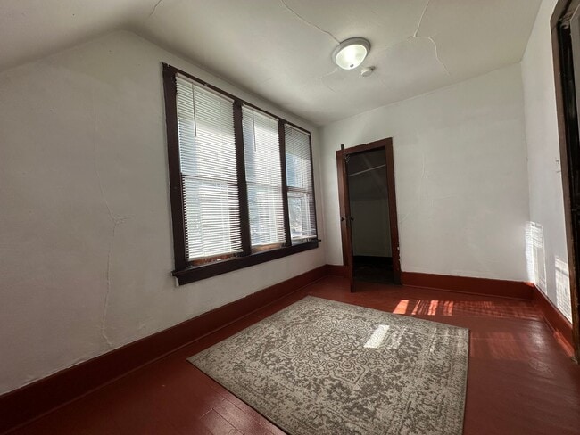 Building Photo - 2 Bedroom House $700