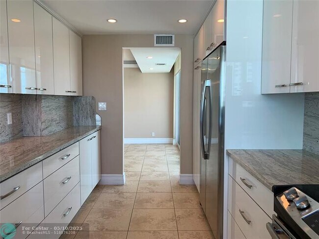 Building Photo - 1360 S Ocean Blvd