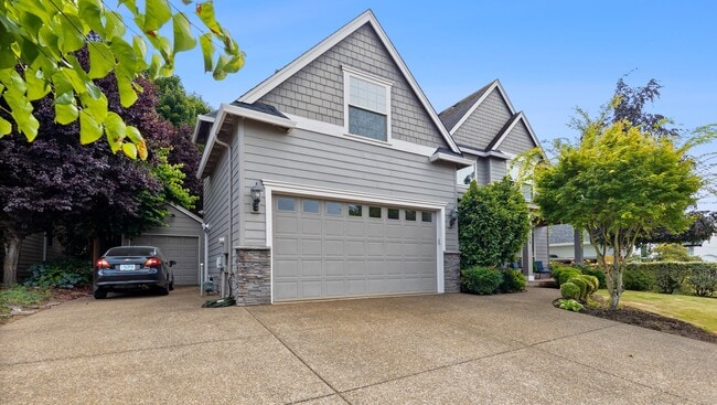Building Photo - Desirable Oregon City / Luxury Home, High End Amenities, Central Air, Central Vac, Tank-less Hot ...