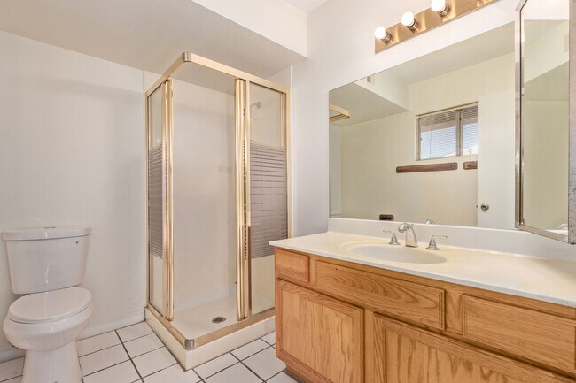 Building Photo - Comfortable 3-Bed, 2-Bath Home in Glendale...