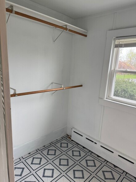 Building Photo - 7 Mona Ave