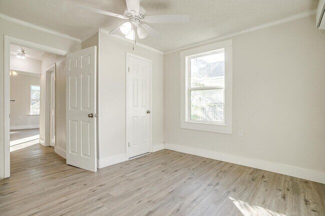 Building Photo - Newly Remodeled 2 Bed, 1 Bath Home near Hi...