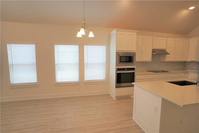 Building Photo - 621 Pinnacle View Dr