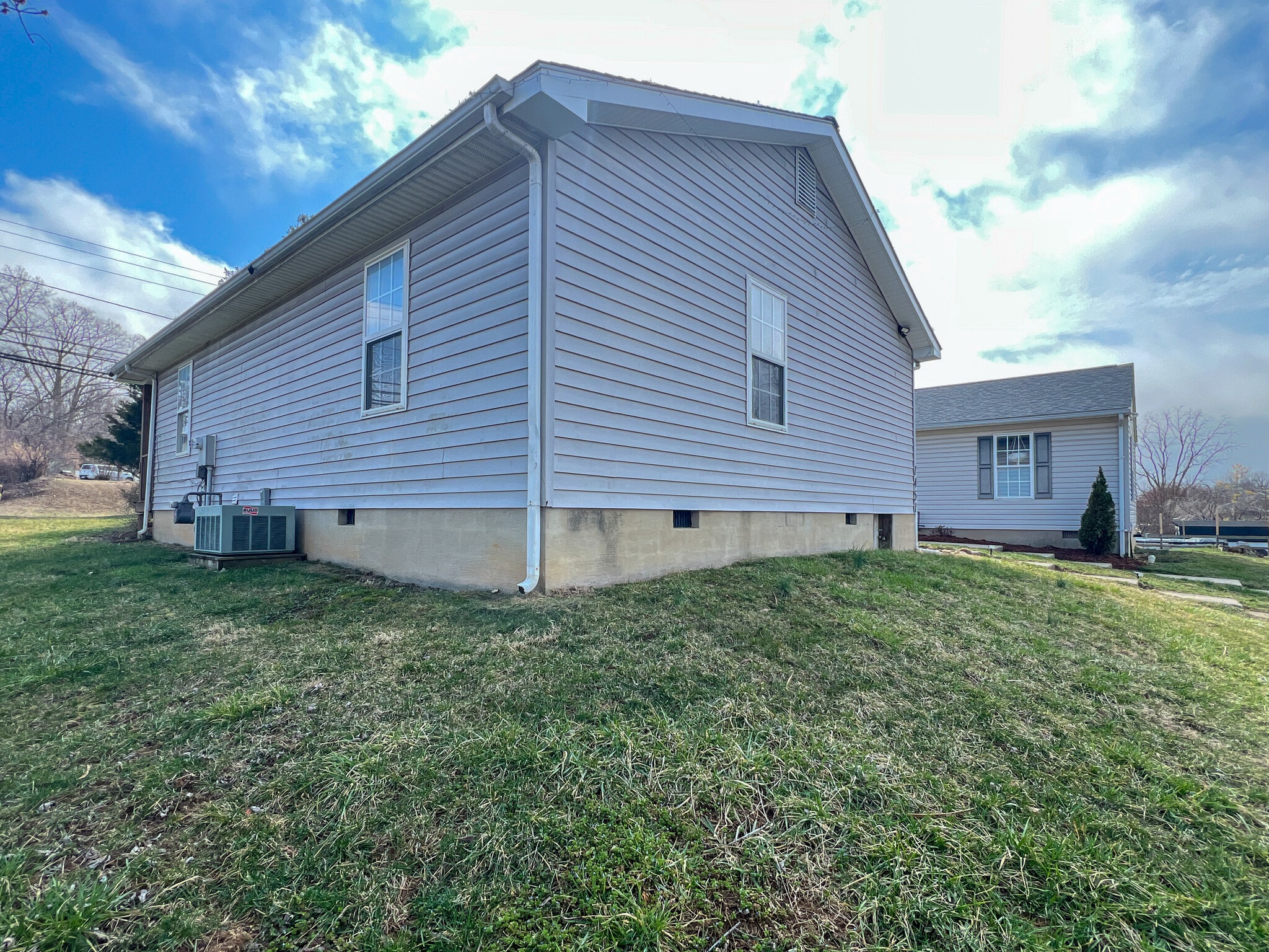 Back of the house - 1451 N Delphine Ave
