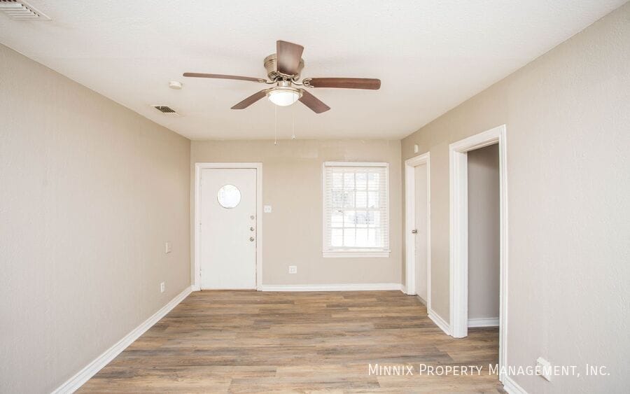 Building Photo - 2404 27th St