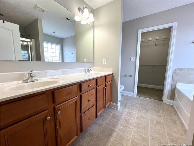 Building Photo - 240 Declaration Dr