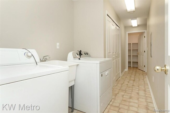 Building Photo - 4121 Hampton Ridge Blvd