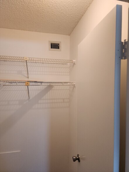 Building Photo - 28 Plantation Dr